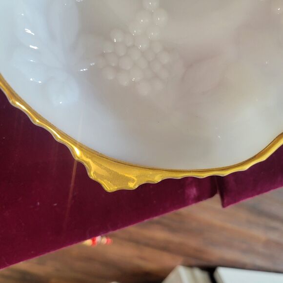 Vintage Anchor Hocking White Milk Glass Dish Bowl Embossed Grapes with Gold Trim - Picture 6 of 11